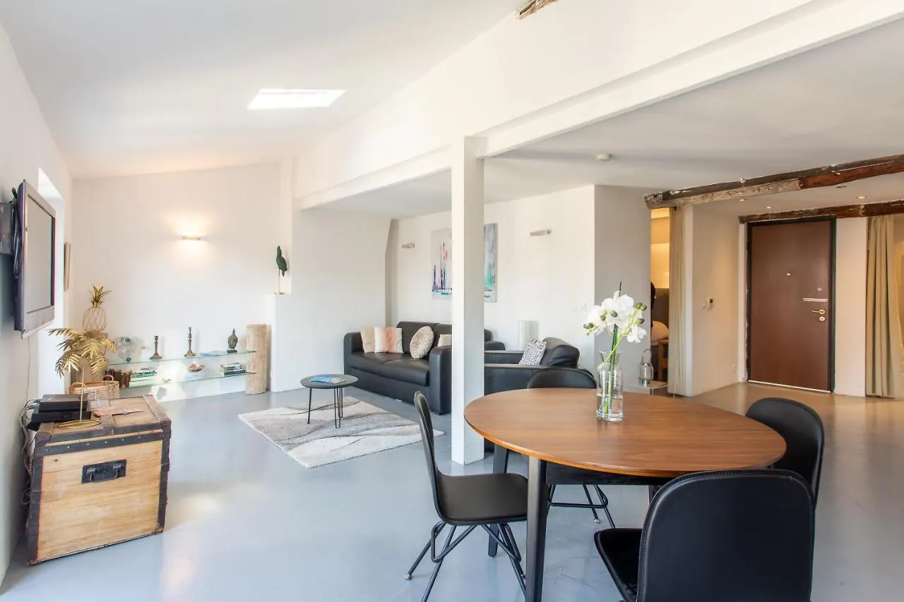 Ross 5- F2, Lumineux, Balcon, Loft, Clim, Vieux-Nice Nice