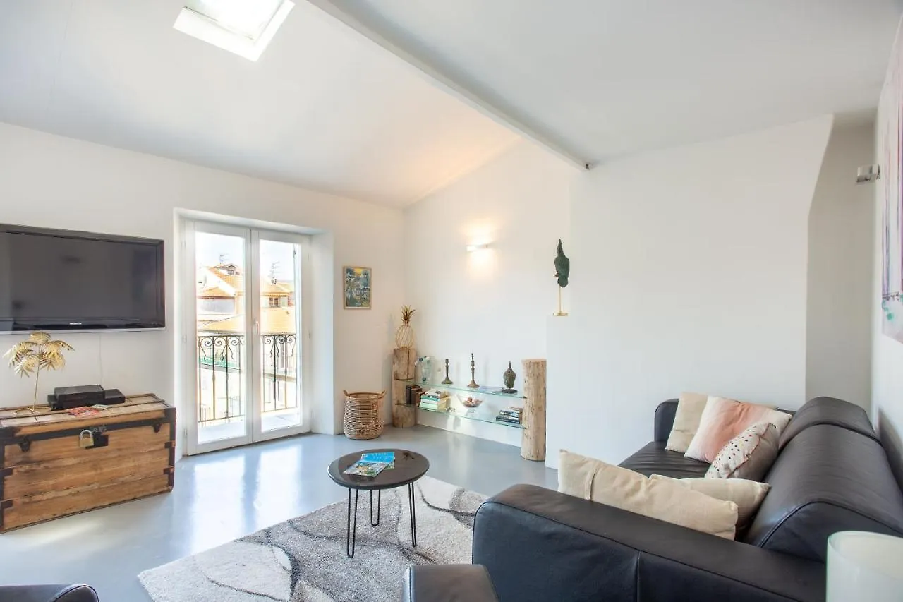 Apartment Ross 5- F2, Lumineux, Balcon, Loft, Clim, Vieux-Nice