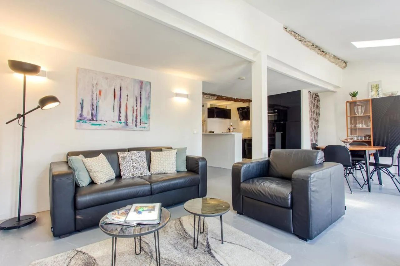 Ross 5- F2, Lumineux, Balcon, Loft, Clim, Vieux-Nice France