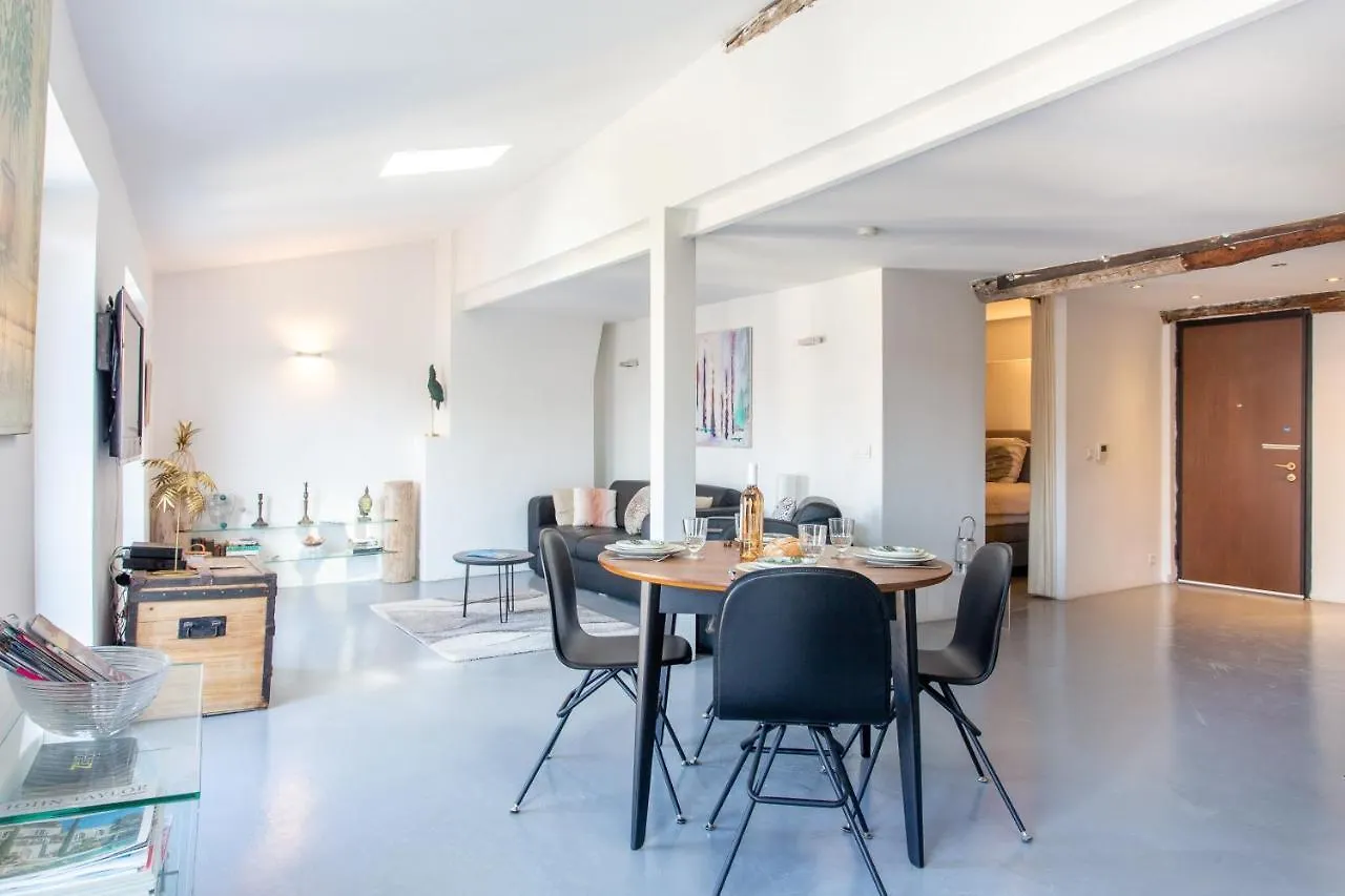 Apartment Ross 5- F2, Lumineux, Balcon, Loft, Clim, Vieux-Nizza