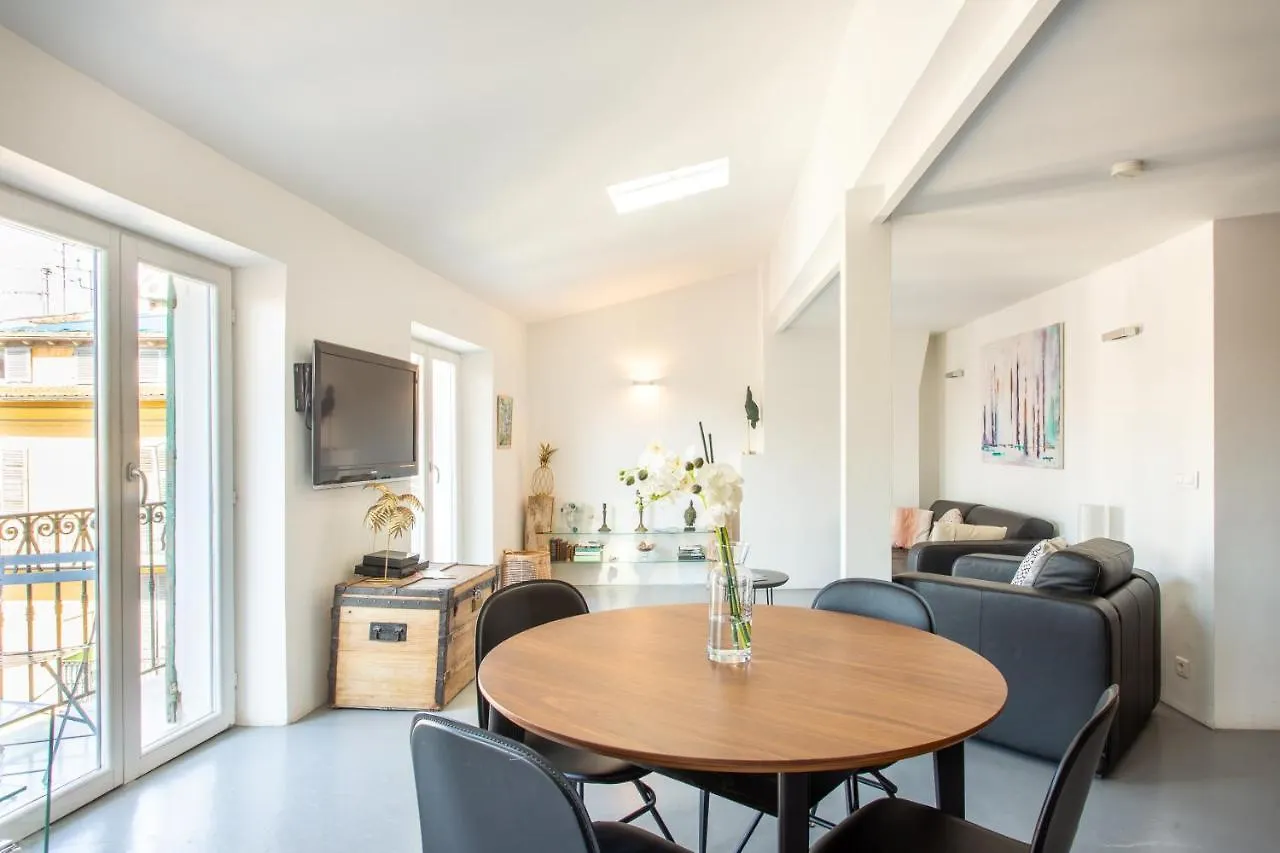 Ross 5- F2, Lumineux, Balcon, Loft, Clim, Vieux-Nice